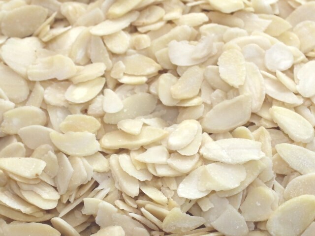 MANDORLA PELATA AFFETTATA